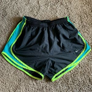 Women’s Medium Nike Shorts